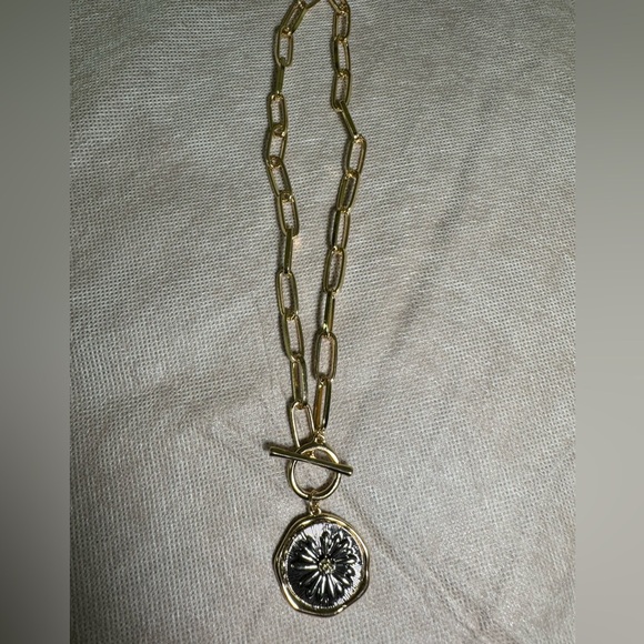 - Sparkling Rhinestones - Versatile Fashion Accessory Necklace - Picture 3 of 4